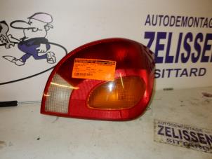 Usados Luz trasera derecha Ford Fiesta 4 1.3i Precio de solicitud ofrecido por Zelissen V.O.F. autodemontage