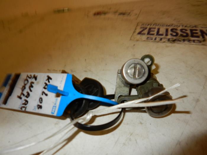 Door lock cylinder, left from a Daewoo Kalos (SF48) 1.2 2004