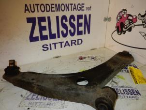 Usagé Bras de suspension avant droit Dodge Caliber 1.8 16V Prix € 78,75 Règlement à la marge proposé par Zelissen V.O.F. autodemontage