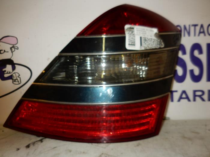 Taillight, right from a Mercedes-Benz S (W221) 3.0 S-320 CDI 24V 2006