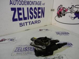Used Vacuum pump (diesel) Mercedes S (W221) 3.0 S-320 CDI 24V Price on request offered by Zelissen V.O.F. autodemontage