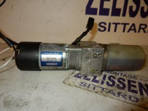 Used Tailgate motor Mercedes S (W221) 3.0 S-320 CDI 24V Price on request offered by Zelissen V.O.F. autodemontage