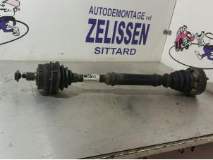 Usagé Arbre de transmission avant droit Volkswagen Passat Variant (3B5) 1.8 20V Prix sur demande proposé par Zelissen V.O.F. autodemontage