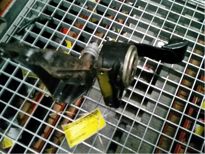 Used Engine mount Chevrolet Nubira Wagon (J100) 1.6 16V Price on request offered by Zelissen V.O.F. autodemontage