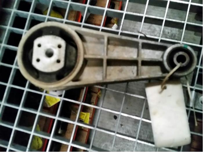 Used Engine mount Chevrolet Nubira Wagon (J100) 1.6 16V Price € 31,50 Margin scheme offered by Zelissen V.O.F. autodemontage