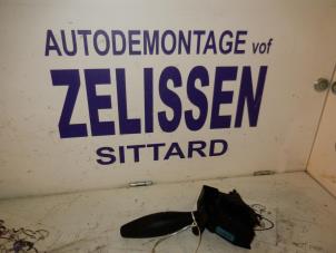 Usados Interruptor de indicador de dirección Ford Fiesta Precio de solicitud ofrecido por Zelissen V.O.F. autodemontage