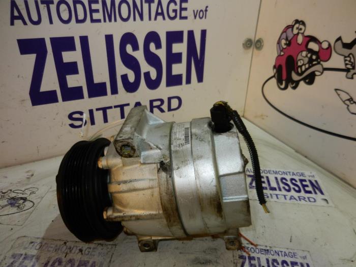 Usagé Pompe clim Renault Laguna II (BG) 2.0 16V IDE Prix € 78,75 Règlement à la marge proposé par Zelissen V.O.F. autodemontage