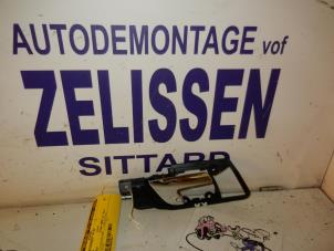 Used Rear door handle 4-door, right Volkswagen Polo IV (9N1/2/3) 1.2 12V Price on request offered by Zelissen V.O.F. autodemontage