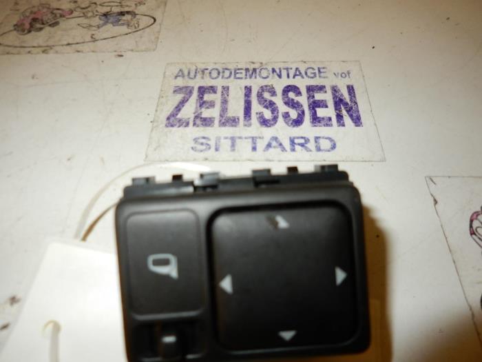 Używane Przelacznik lusterka Nissan Micra (K12) 1.2 16V Cena na żądanie oferowane przez Zelissen V.O.F. autodemontage