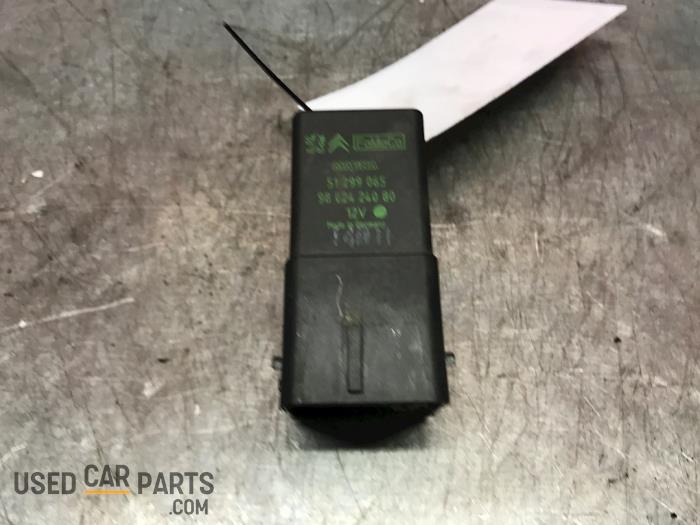 Glow plug relay Citroen C3 1.4 HDi 51299065 Usedcarparts.nl
