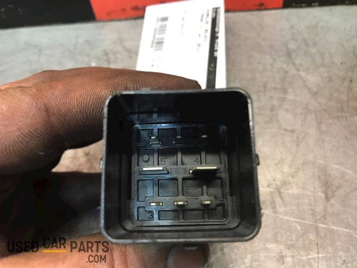 Glow plug relay Citroen C3 1.4 HDi 51299065 Usedcarparts.nl