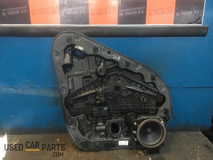 Volvo XC40 Rear door window mechanisms 4-door, right stock