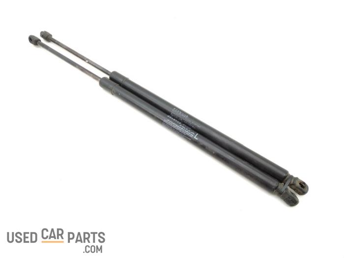 Sets of tailgate gas struts with part number 74820SWAA012 stock