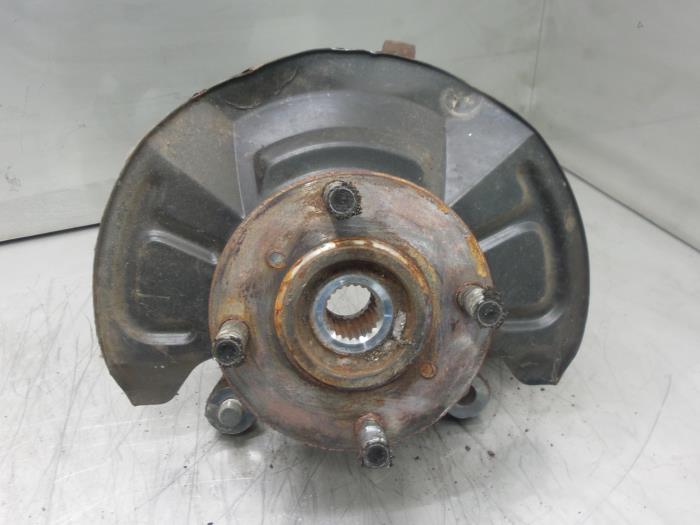 Knuckle, front right from a Suzuki Alto 2004