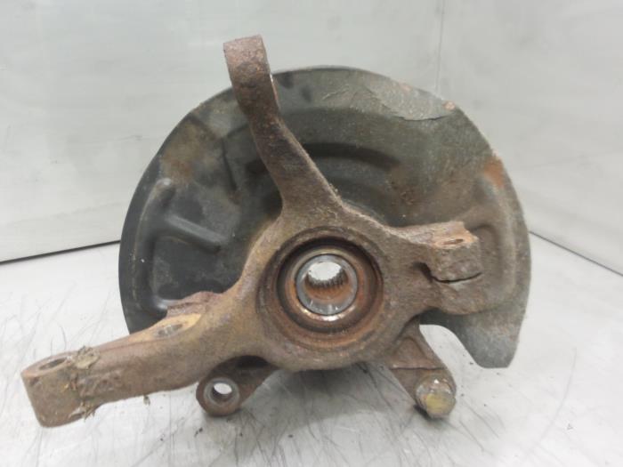 Knuckle, front right from a Suzuki Alto 2004