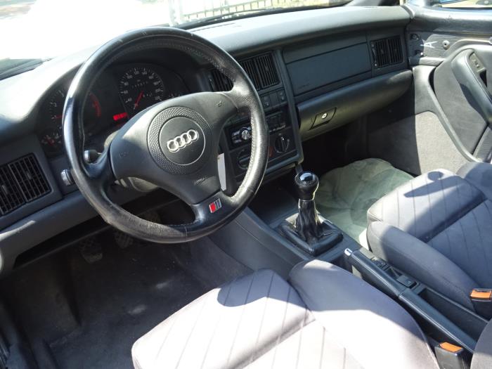 Juego y módulo de airbag de un Audi 80 1999