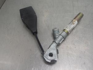 Used Seatbelt tensioner, right Renault Clio II (BB/CB) 1.4 16V Price on request offered by Bongers Auto-Onderdelen Zeeland