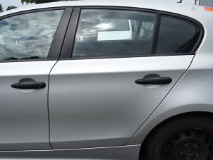 Używane Drzwi lewe tylne wersja 4-drzwiowa BMW 1-Serie Cena na żądanie oferowane przez Bongers Auto-Onderdelen Zeeland