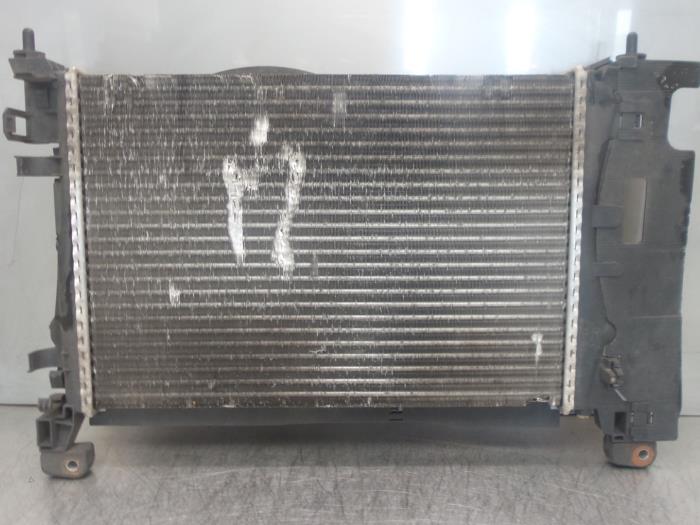 Usagé Radiateur Fiat Grande Punto (199) 1.4 Prix sur demande proposé par Bongers Auto-Onderdelen Zeeland