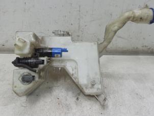 Used Front windscreen washer reservoir Citroen C6 (TD) 2.7 HDiF V6 24V Price on request offered by Bongers Auto-Onderdelen Zeeland