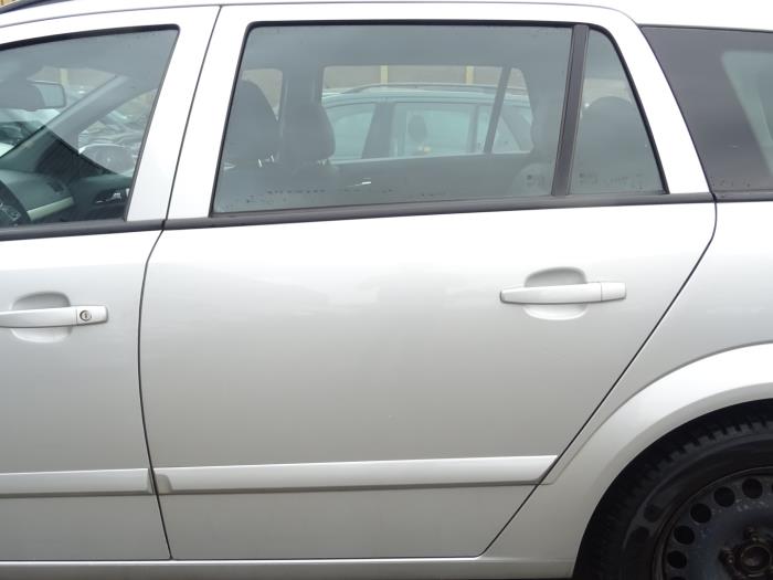 Rear door 4-door, left from a Opel Astra H SW (L35) 1.7 CDTi 16V 2007