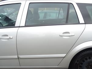 Used Rear door 4-door, left Opel Astra H SW (L35) 1.7 CDTi 16V Price on request offered by Bongers Auto-Onderdelen Zeeland