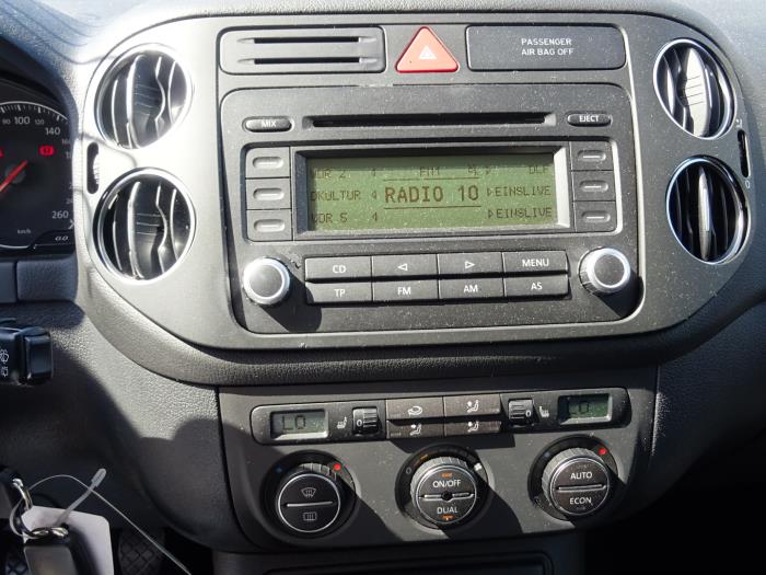 Radio van een Volkswagen Golf Plus 2006