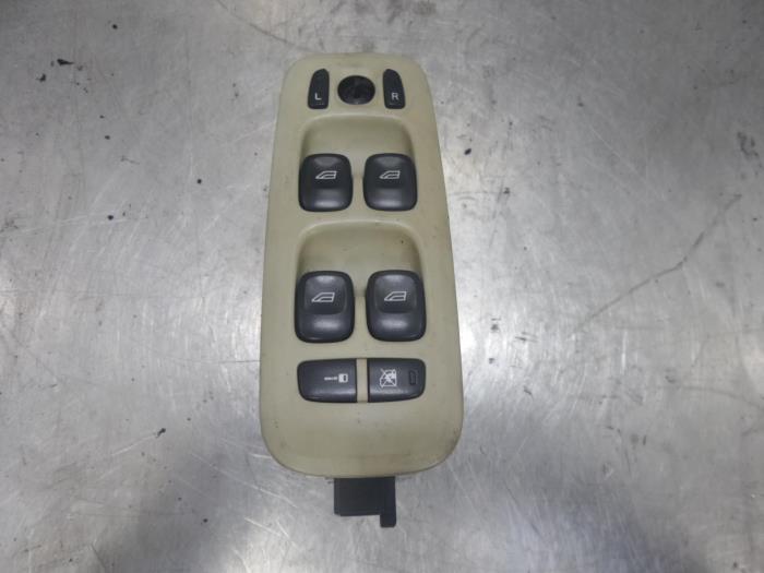 Electric window switch from a Volvo V70 (SW) 2.4 D5 20V 2004