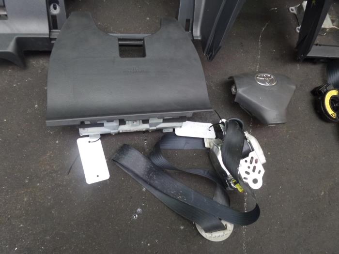 Airbag set+module from a Toyota Corolla Verso 2006