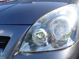 Used Headlight, left Toyota Corolla Verso Price on request offered by Bongers Auto-Onderdelen Zeeland