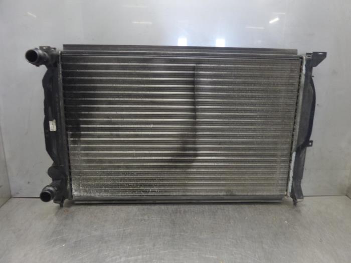Usagé Radiateur Volkswagen Passat Prix sur demande proposé par Bongers Auto-Onderdelen Zeeland