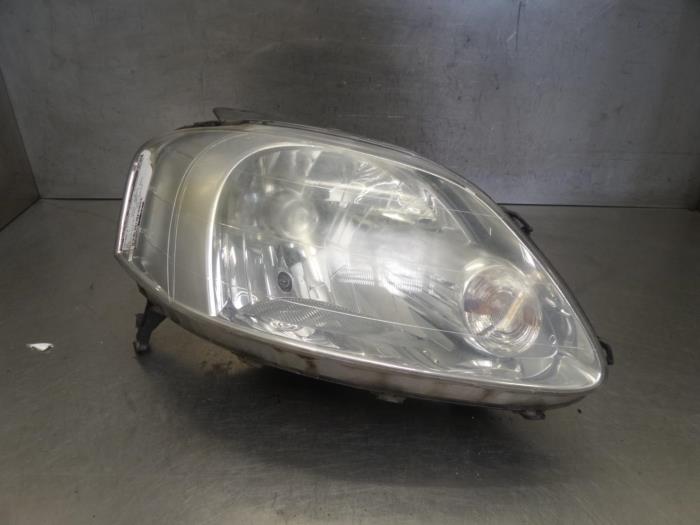 Headlight, right from a Volkswagen Fox 2007