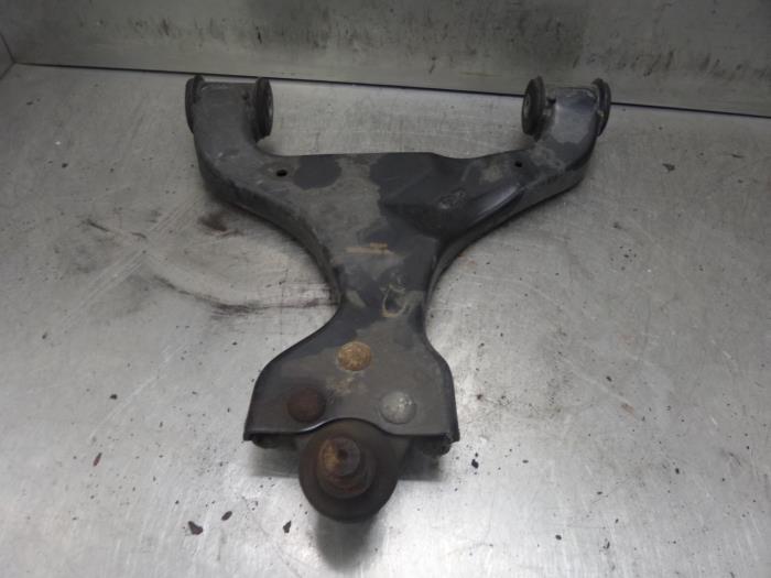Front wishbone, right from a Mercedes-Benz Viano (639) 2.0 CDI 16V 2004