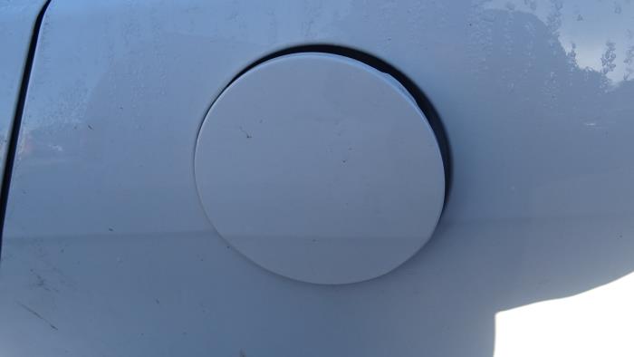 Tank cap cover from a Mitsubishi Lancer Sportback (CX) 1.8 DI-D MIVEC 16V 2011