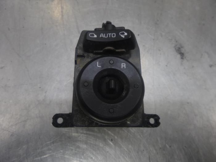 Mirror switch from a Kia Carens IV (RP) 1.7 CRDi 16V 2014