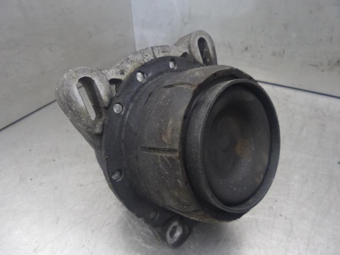 Engine mount from a Ford Transit 2.4 TDCi 16V 2007