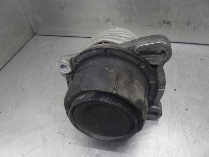Engine mount from a Ford Transit 2.4 TDCi 16V 2007