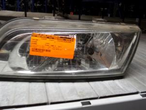 Używane Reflektor lewy Nissan Almera (N15) 1.6 GX,SLX,SR 16V Cena na żądanie oferowane przez Bongers Auto-Onderdelen Zeeland