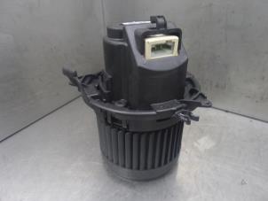 Usados Motor de ventilador de calefactor Renault Captur Precio de solicitud ofrecido por Bongers Auto-Onderdelen Zeeland