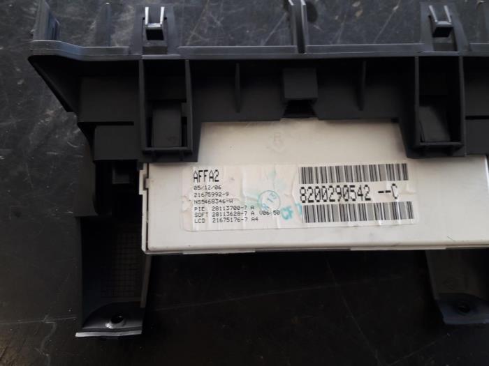 Begagnade Innerdisplay Renault Megane II (BM/CM) 1.5 dCi 105 FAP Pris på förfrågan erbjuds av Bongers Auto-Onderdelen Zeeland
