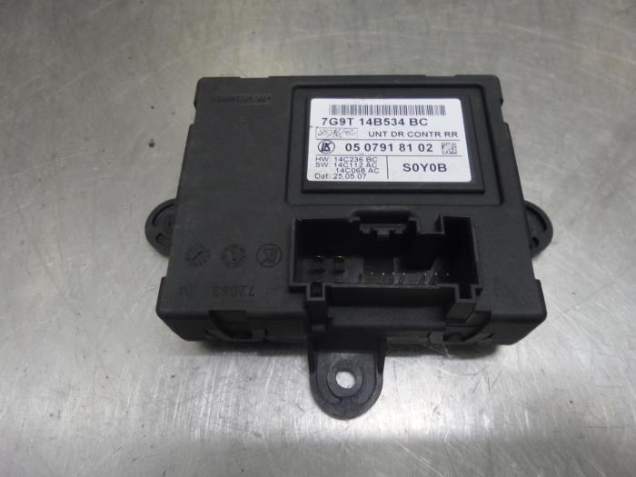 Central door locking module from a Ford S-Max (GBW) 2.0 TDCi 16V 130 2007