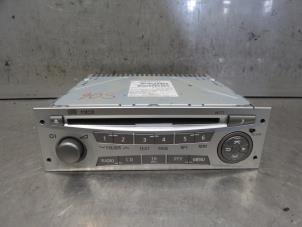 Used Radio Mitsubishi L200 Price on request offered by Bongers Auto-Onderdelen Zeeland