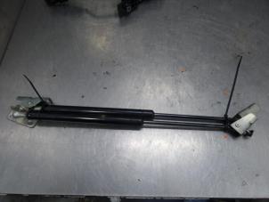 Used Set of tailgate gas struts Mitsubishi L200 Price on request offered by Bongers Auto-Onderdelen Zeeland
