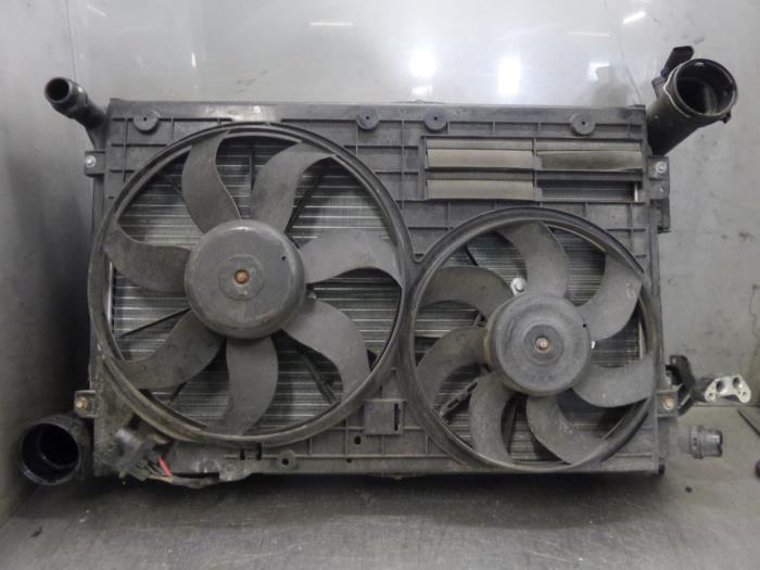 Usados Intercooler Volkswagen Touran (1T1/T2) 2.0 TDI DPF Precio de solicitud ofrecido por Bongers Auto-Onderdelen Zeeland