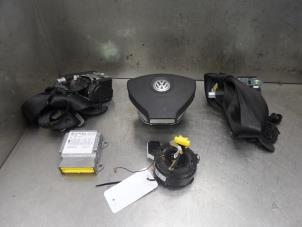 Used Airbag set + module Volkswagen Touran (1T1/T2) 2.0 TDI DPF Price on request offered by Bongers Auto-Onderdelen Zeeland
