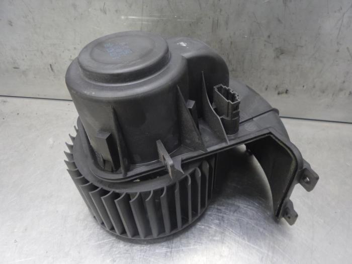 Heating and ventilation fan motor from a Volkswagen Transporter T5 2.5 TDi 2008