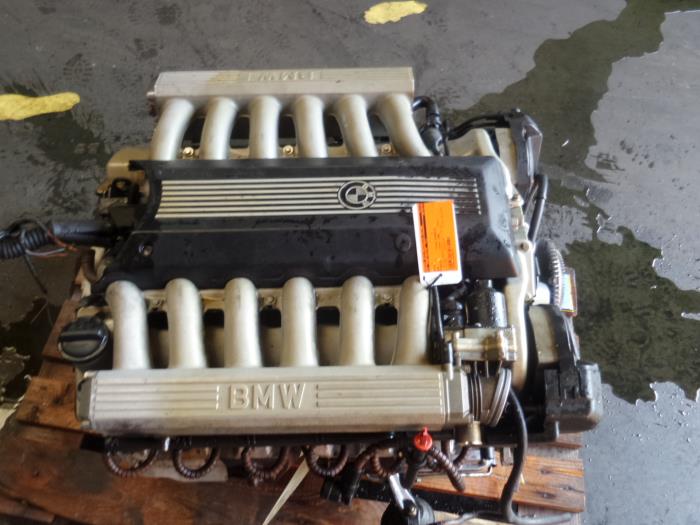 Motor de un BMW 7-Serie 1988