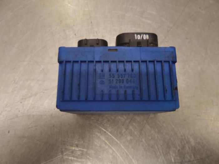 Glow plug relay Opel Corsa 55557760
