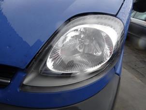 Używane Reflektor lewy Opel Vivaro Cena na żądanie oferowane przez Bongers Auto-Onderdelen Zeeland