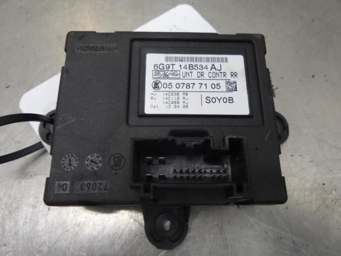 Central door locking module from a Ford S-Max 2006
